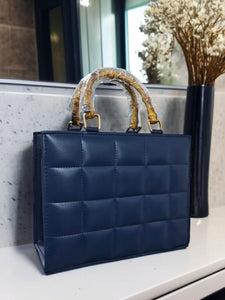 "Elegant Leather Bag for Ladies – Timeless Style and Sophistication"