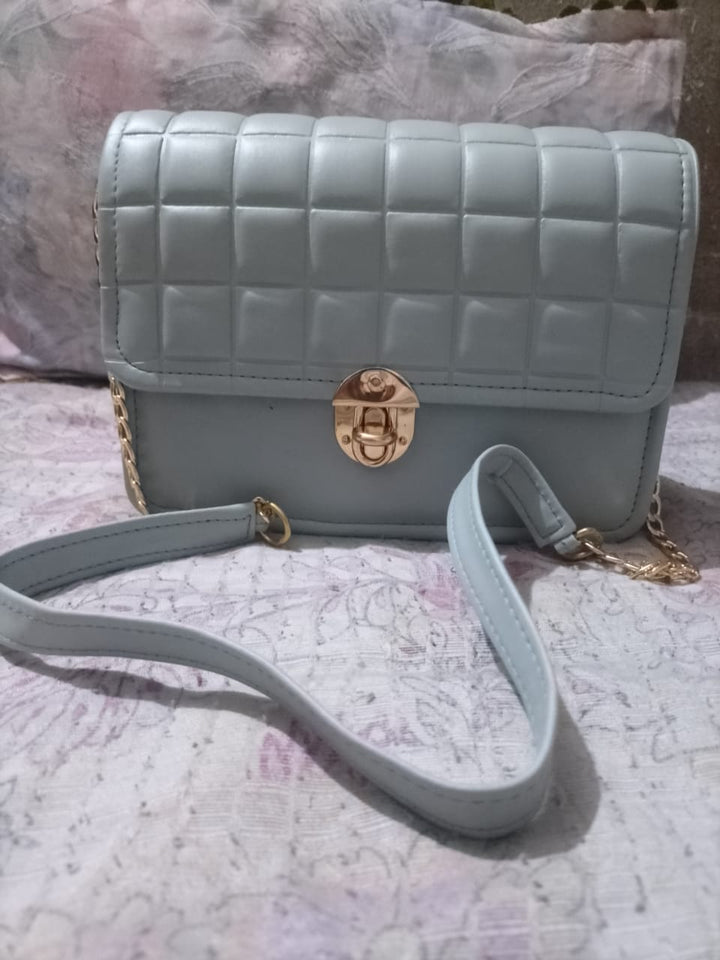 "Trendy Crossbody Bags for Ladies – Stylish, Comfortable, and Versatile"