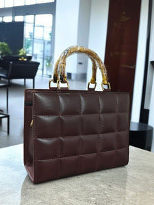 "Elegant Leather Bag for Ladies – Timeless Style and Sophistication"