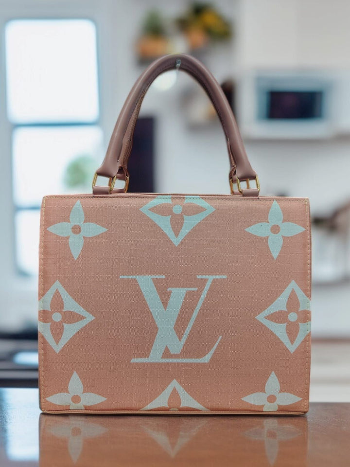 "Stylish Handbag for Girls – Perfect Blend of Fashion and Function"